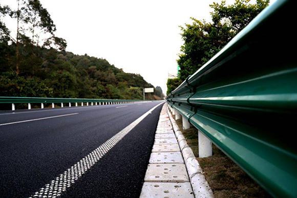 红河高速公路护栏的常用类型