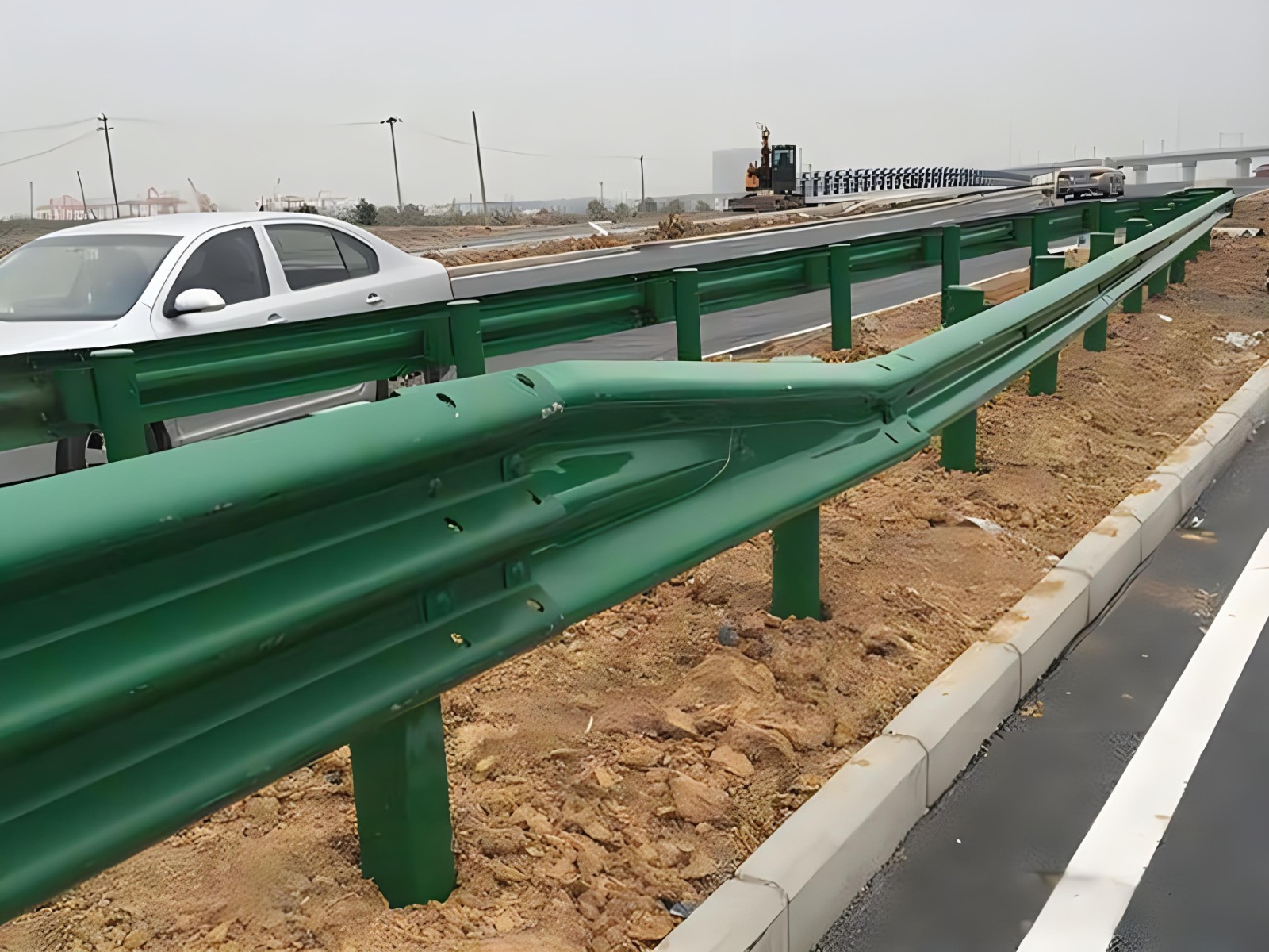 红河高速波形护栏板日常维护方案确保道路安全新举措